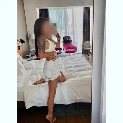 Пышногрудая малышка, я тебе крышу снесу на всю неделю.