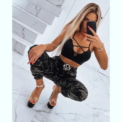 Плохая девочка ждет наказания....